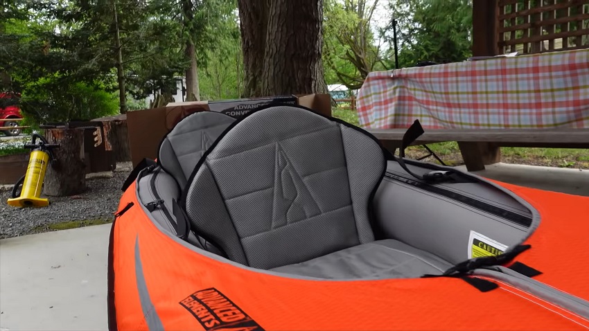 Tandem seats of the Advanced Elements AdvancedFrame Convertible Elite kayak