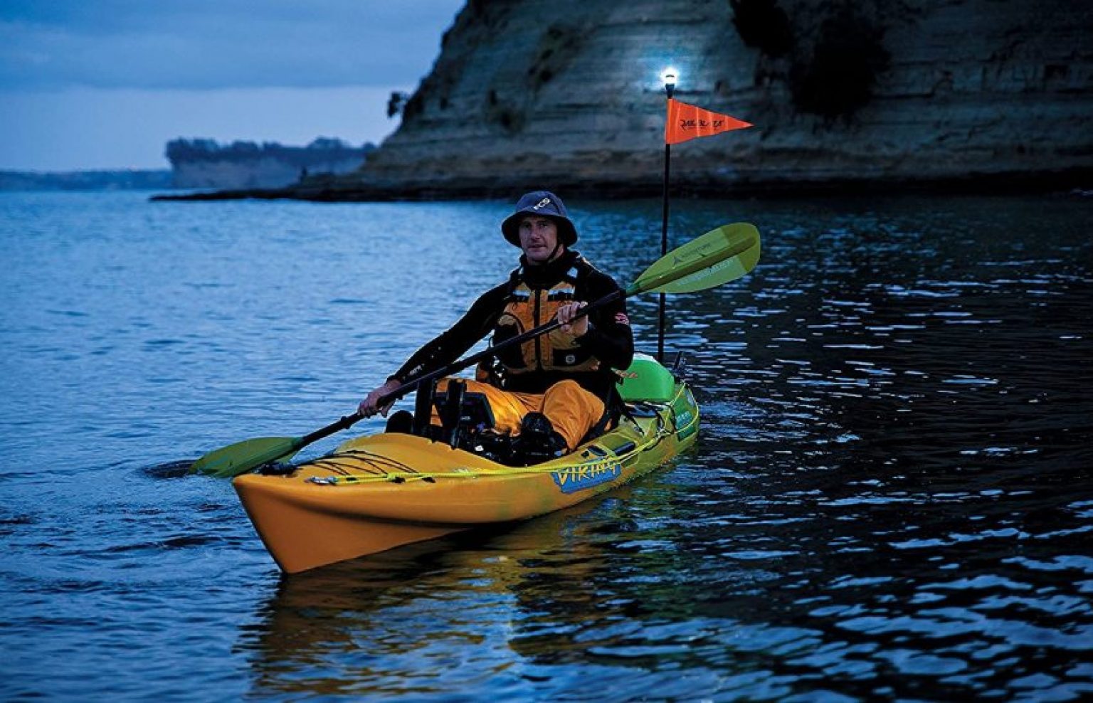 10 Best Kayak Lights for Night Fishing & Paddling