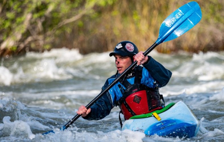 Best Whitewater Kayak Paddles Ultimate Guide and Reviews