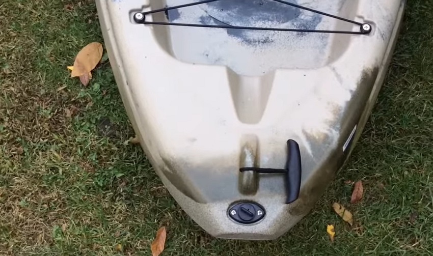 A plastic t-handle of the BKC FK184 kayak