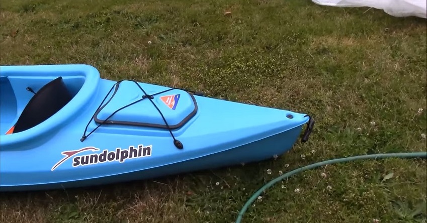 A drain plug and a t-handle on the Sun Dolphin Aruba 10 kayak