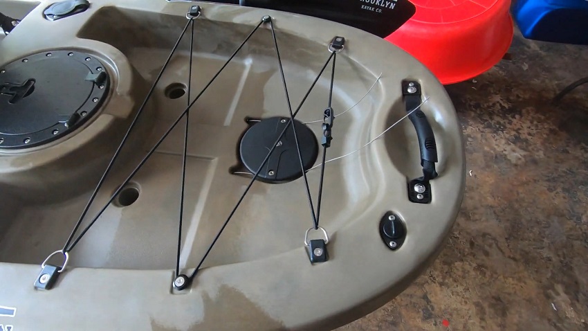 A stern storage area with a flush-mounted rudder system, a carry handle and a single drain plug of the BKC PK11 kayak