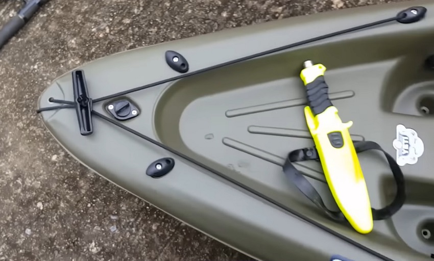 A t-handle and a drain plug on the Sun Dolphin Journey 10 SS kayak