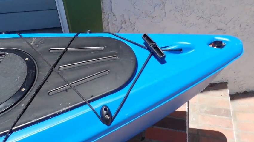 A t-handle and a drain plug of the Sun Dolphin Bali 12 SS kayak
