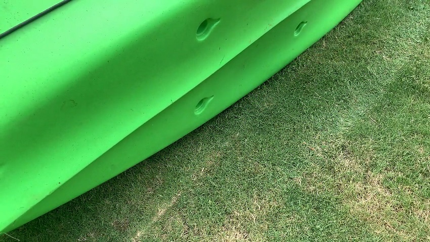 Tunnel hull of the Ascend 10T kayak