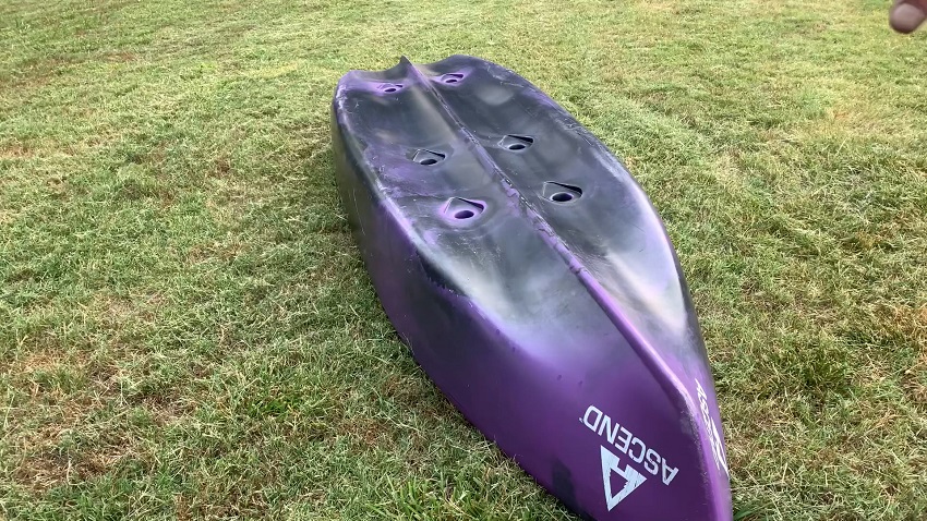 A kayak hull design