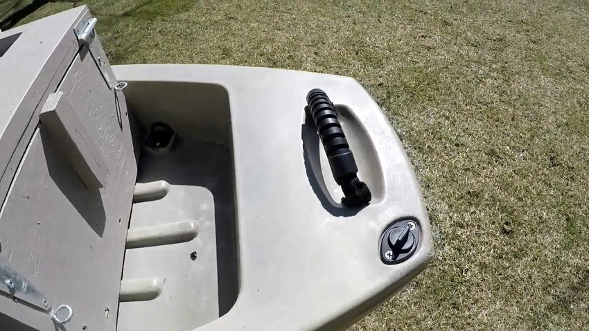 A drain plug with a holder on the Ascend 10T kayak