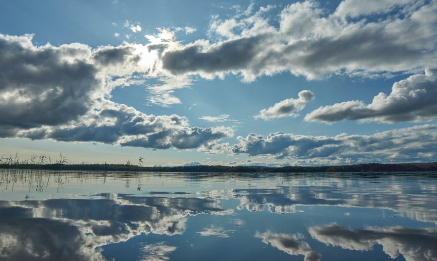 Clouds in the sky and their reflections on the lake surface