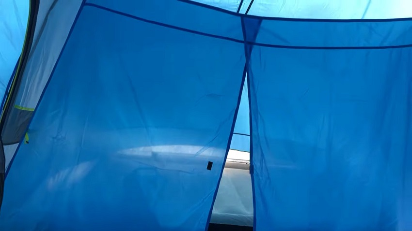 A room devider of the Coleman Skydome 8-Person Tent