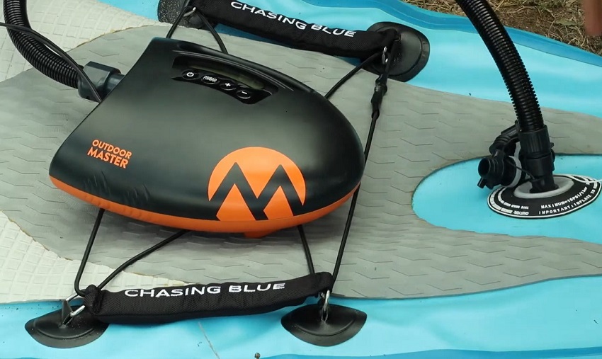 Outdoor Master electric pump is connected to a blue SUP