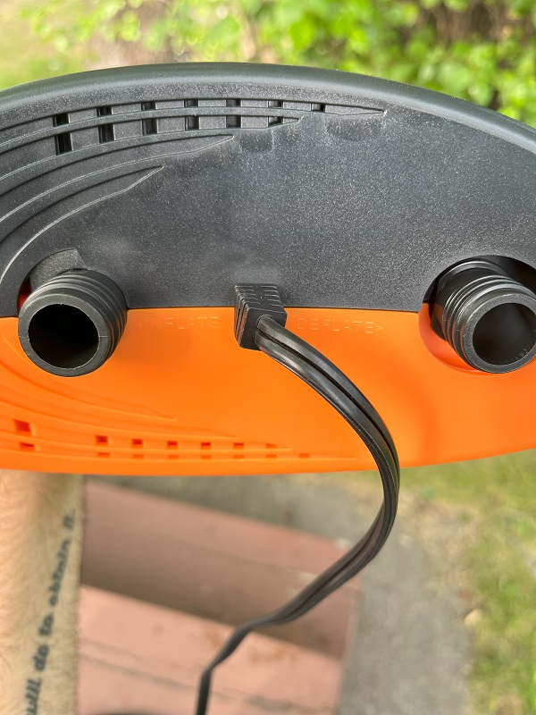 Inflate and deflate connectors of the OutdoorMaster Shark II SUP pump