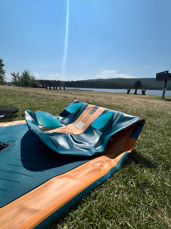 The center fin and two side skegs on the BodyGlove Performer 11 Inflatable paddle board